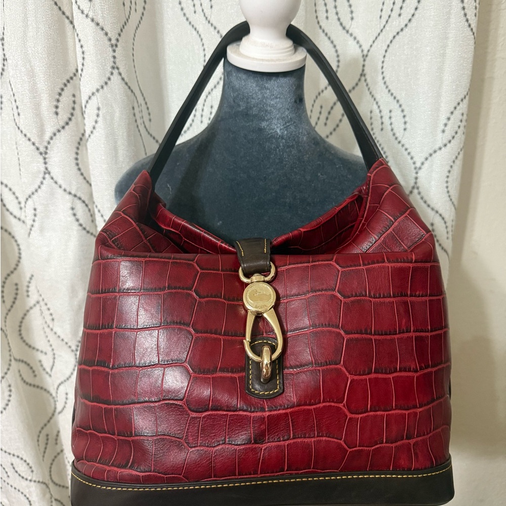 Elegant Red Crocodile-Embossed Leather Bag
